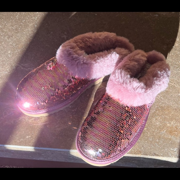 UGG Shoes - UGG⚡️BNWT⚡️ “Scuffette” slippers in Rose Gold Sequin